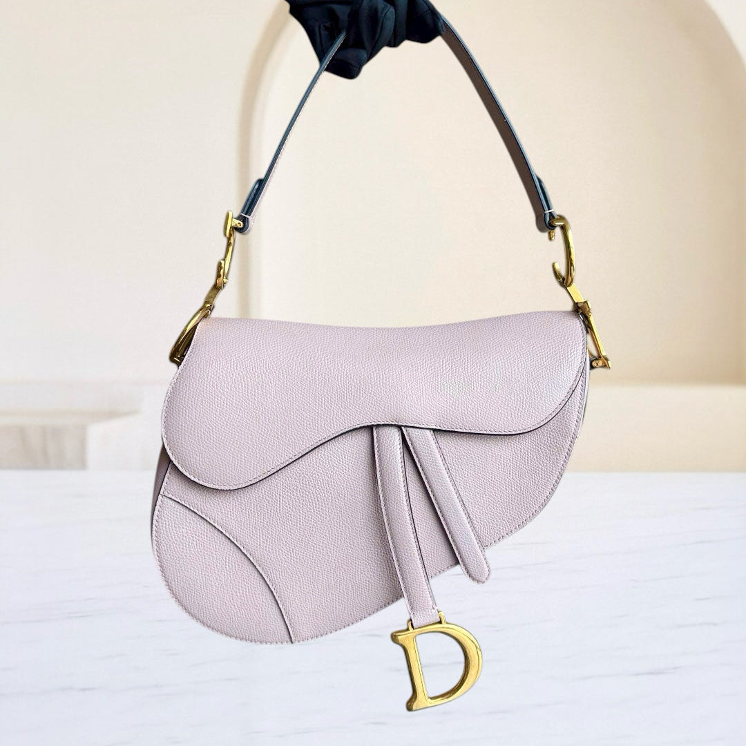 Kovancy Saddle Medium - Rose clair caviar, finitions dorées