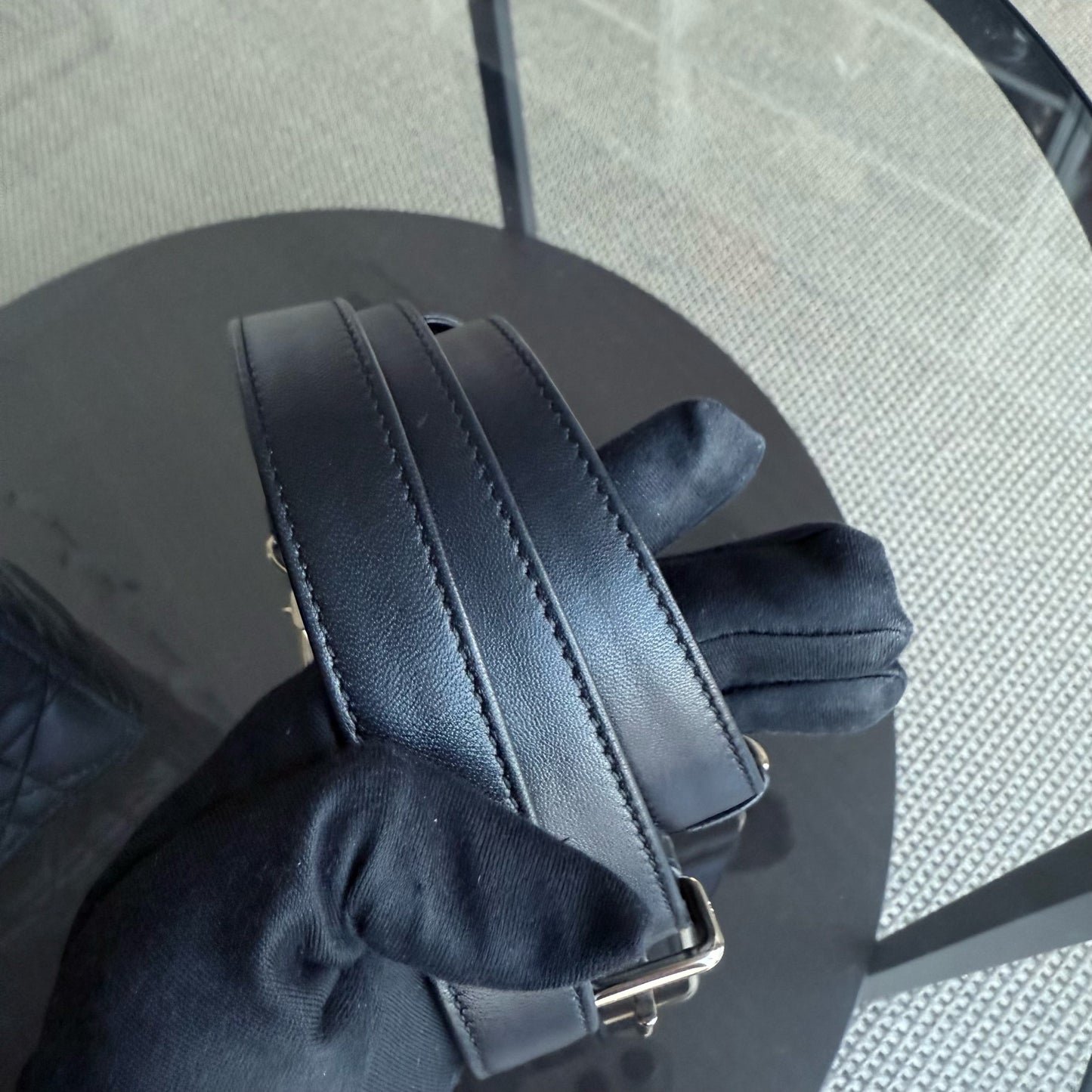 Kovancy Sac D-Joy Medium en cuir d'agneau Cannage noir et finitions dorées