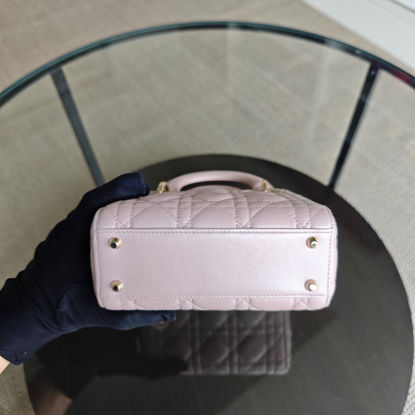 Kovancy Lady Mini - Bracelet chaîne en cuir d'agneau rose clair Cannage et finitions dorées