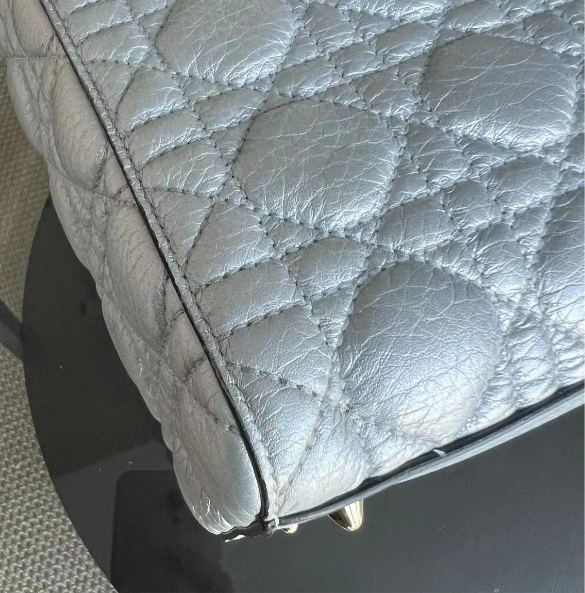 Kovancy Lady Medium - Cuir de veau grainé, accessoires métalliques argentés et dorés