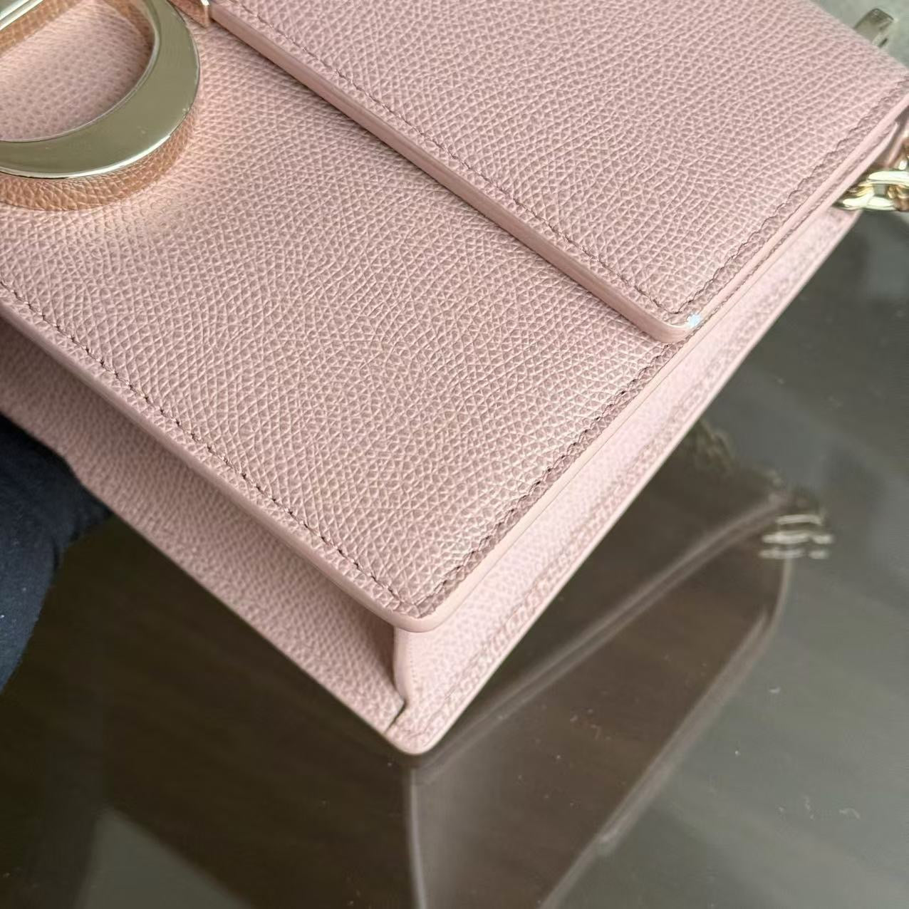Kovancy Sac Chaine 30 Montaigne - Cuir de Veau Grainé Caviar Nude Rose Accastillage Doré