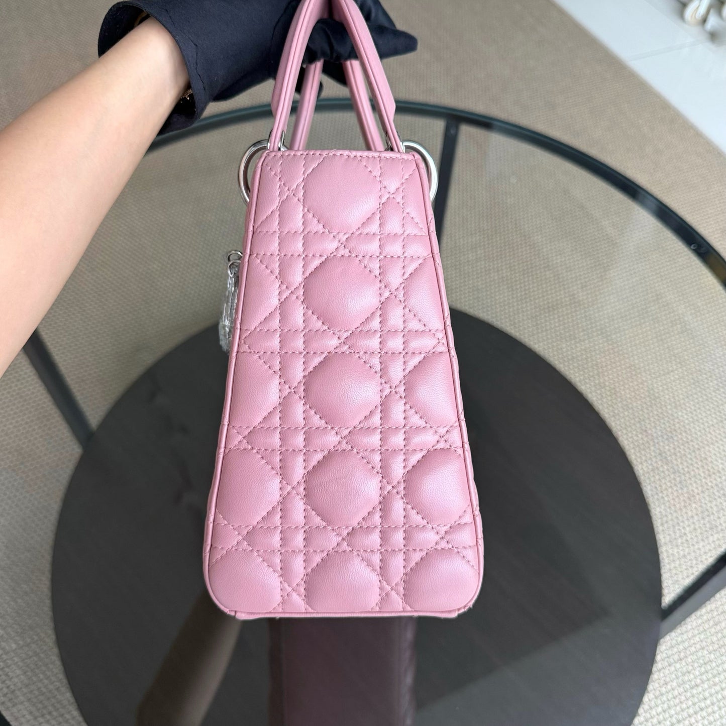 Kovancy Lady Cannage moyen en cuir d'agneau rose avec accessoires argentés