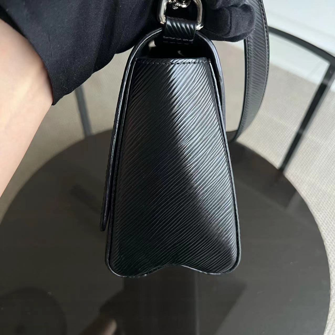 LV Twist MM Black Epi Leather SHW