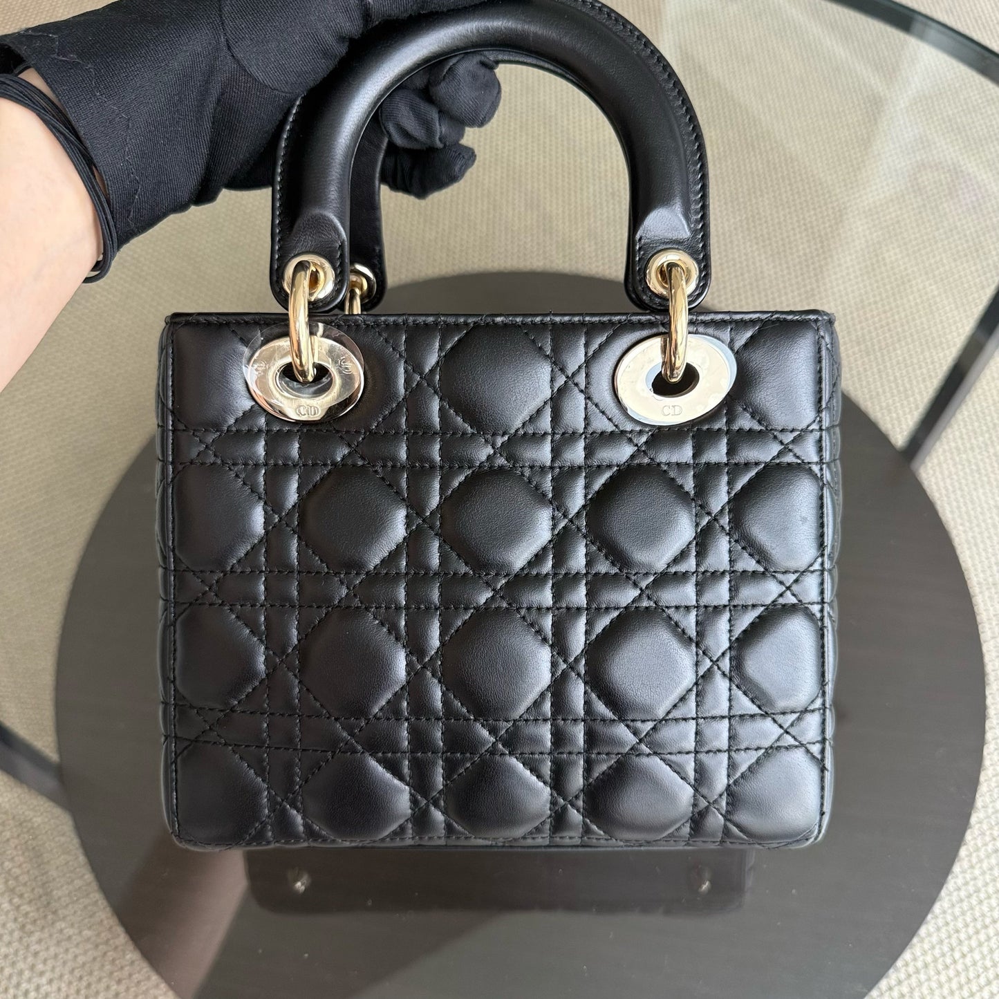 Kovancy Lady Petit modèle - Cuir d'agneau Cannage noir et matériel doré