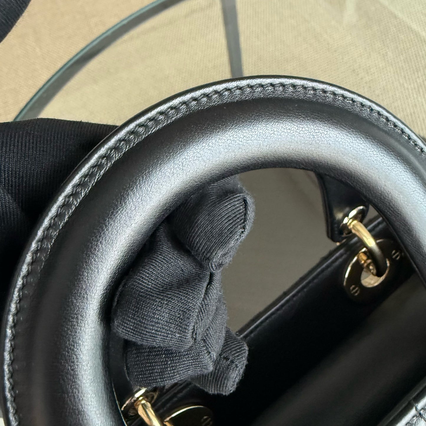 Kovancy Lady Petit modèle - Cuir d'agneau Cannage noir et matériel doré