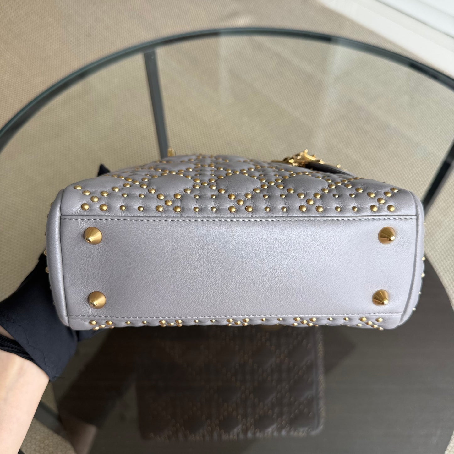Kovancy Lady Petit - Cuir d'agneau clouté Cannage Gris Gris Quincaillerie dorée