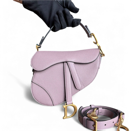 Kovancy Saddle Small - Bandoulière ajustable en cuir de veau grainé Nude Rose Hardware Gold