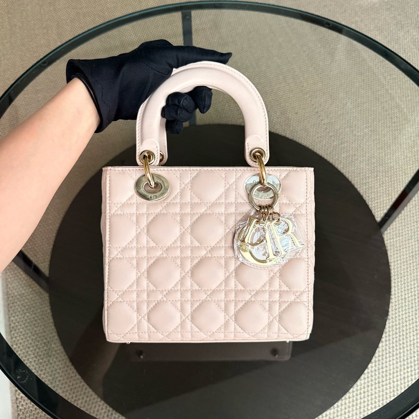 Kovancy Lady Petit rabat ABC - Cuir d'agneau Cannage rose poudré, quincaillerie dorée MyABC