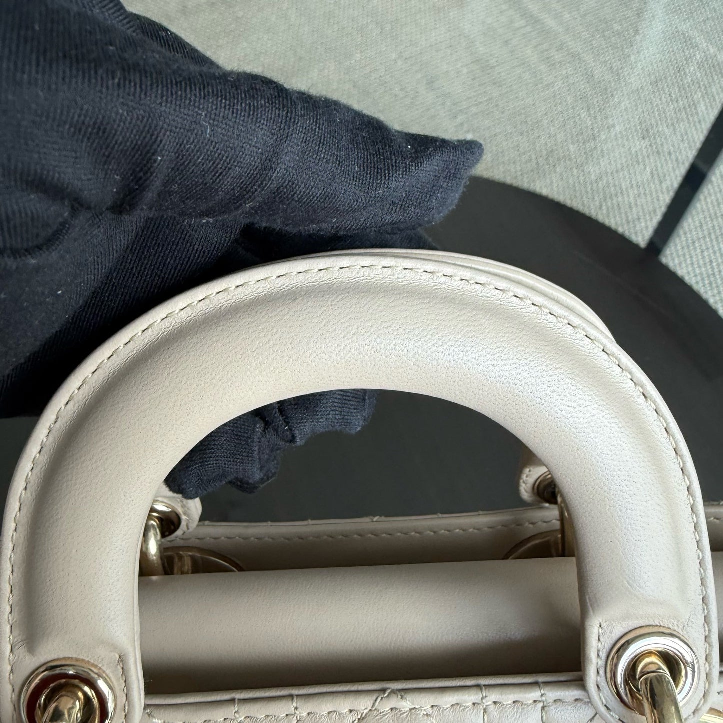 Kovancy Lady D-Joy Small - Cuir d'agneau Cannage beige, finitions dorées, bracelet unique