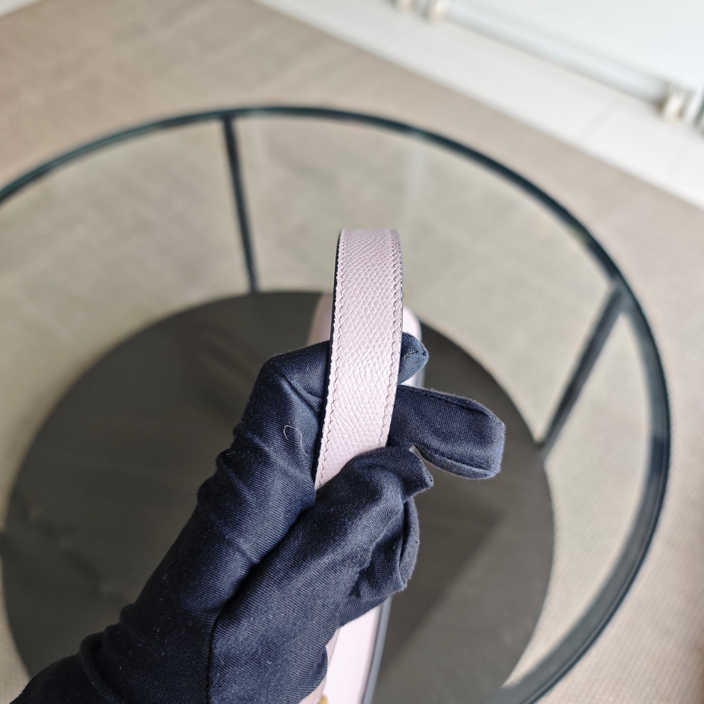 Kovancy Saddle Medium - Rose clair caviar, finitions dorées