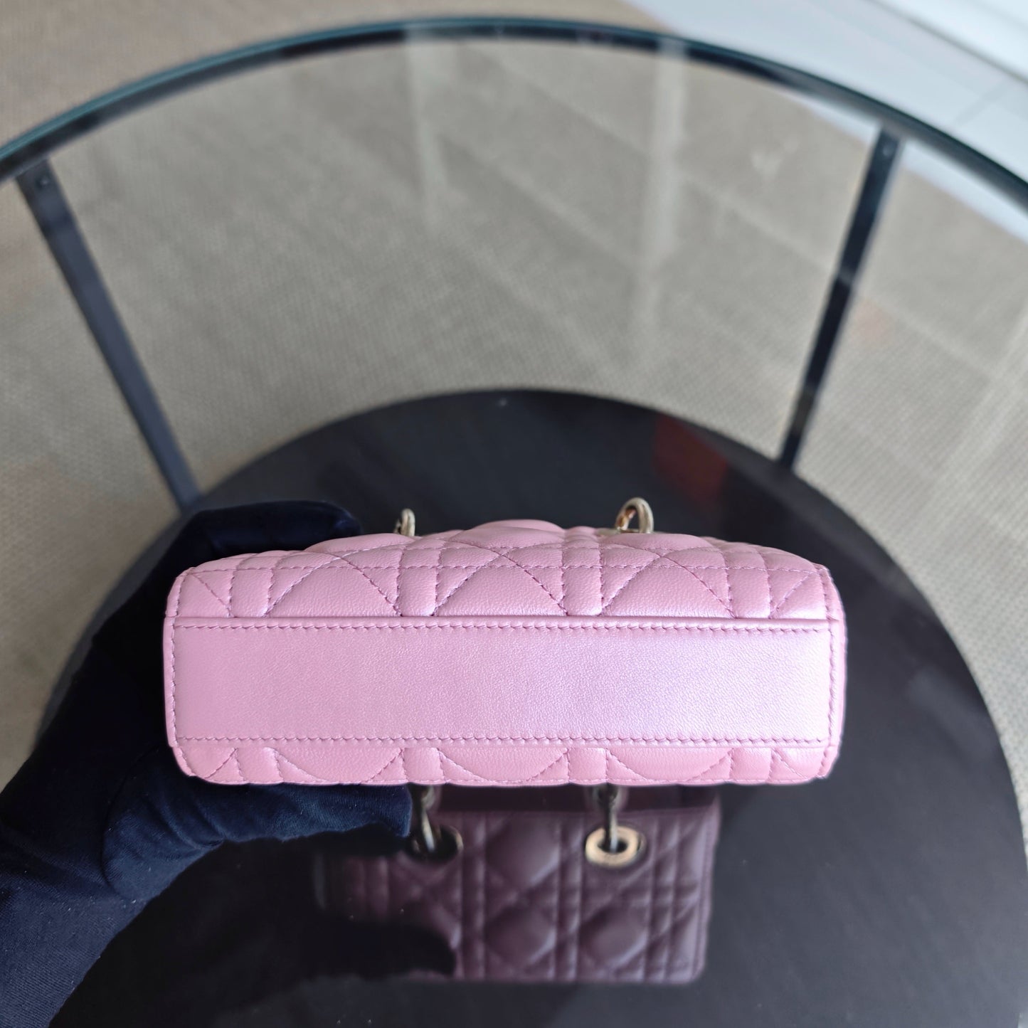 Kovancy D-Joy Micro - Cuir d'agneau Cannage irisé rose, accastillage doré, 17 cm