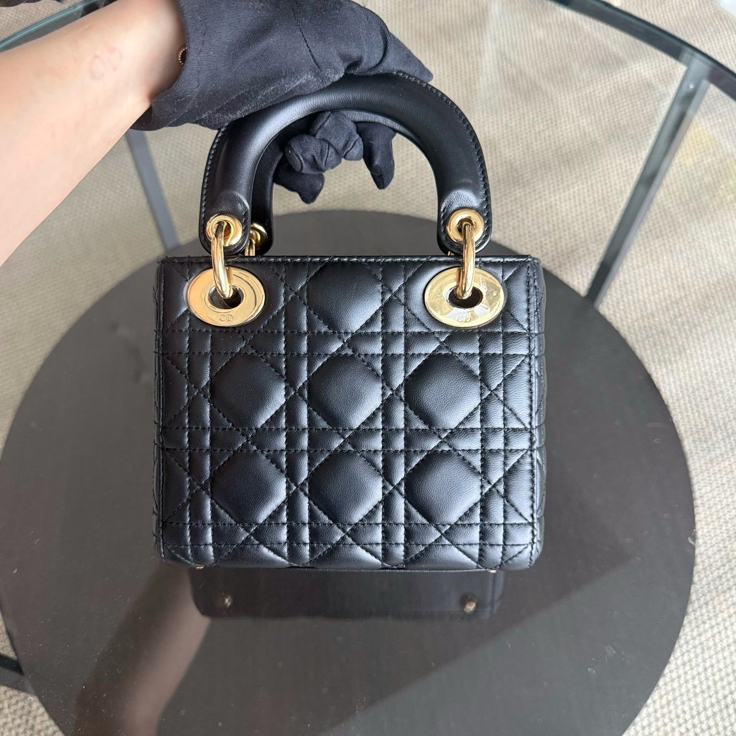 Kovancy Lady Mini - Bandoulière réglable en cuir d'agneau noir Cannage avec quincaillerie dorée