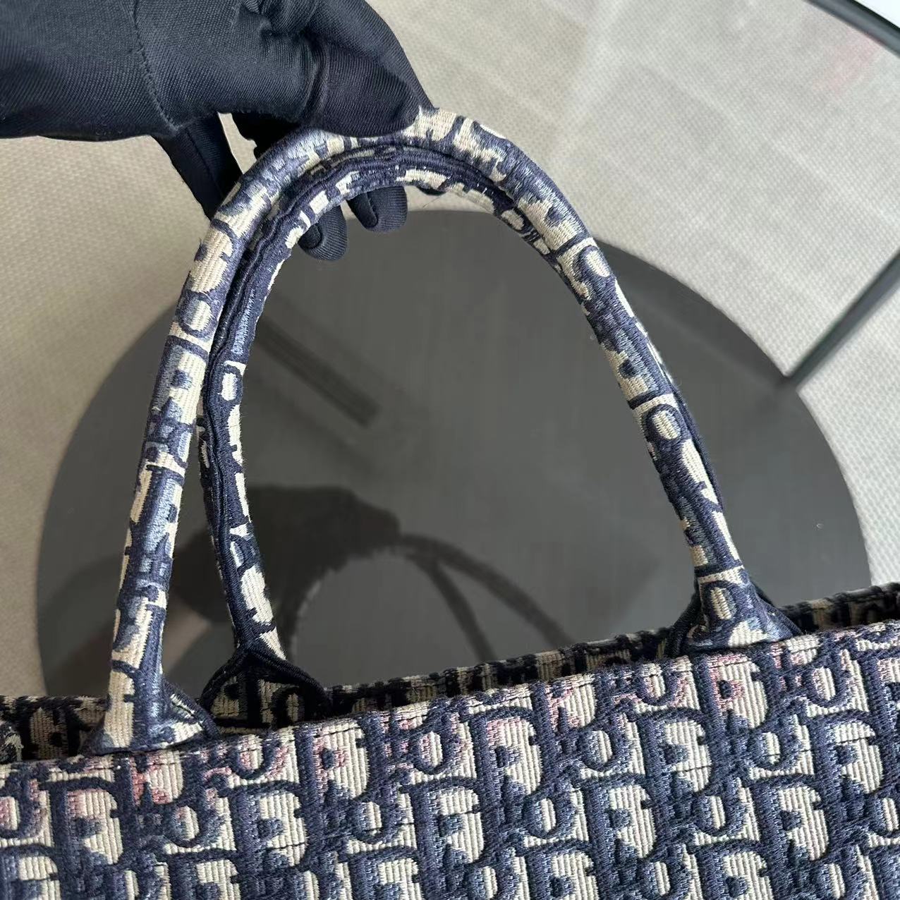Kovancy Sac fourre-tout Book - Grand modèle en toile monogrammée bleu foncé