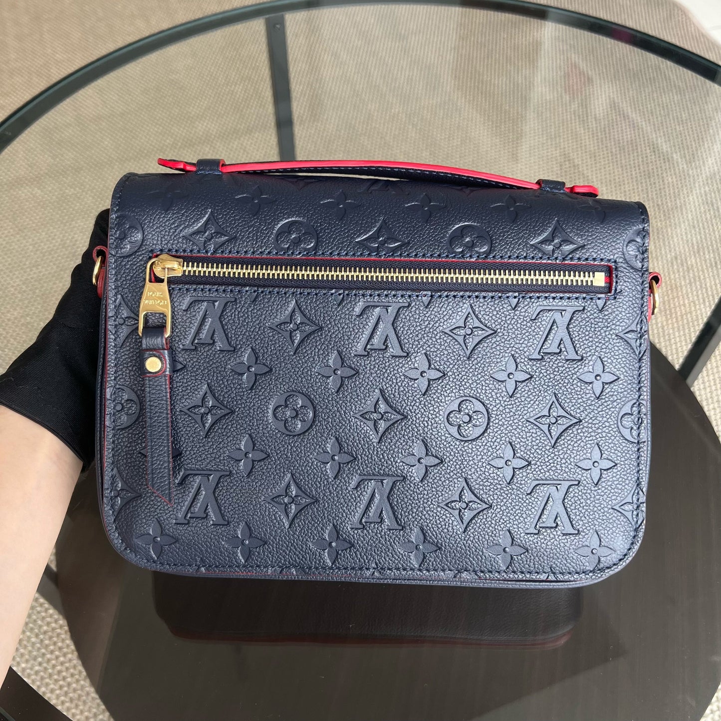 Kovancy Pochette Metis - Empreinte Monogram Marine Rouge Bleu Marine Or Quincaillerie