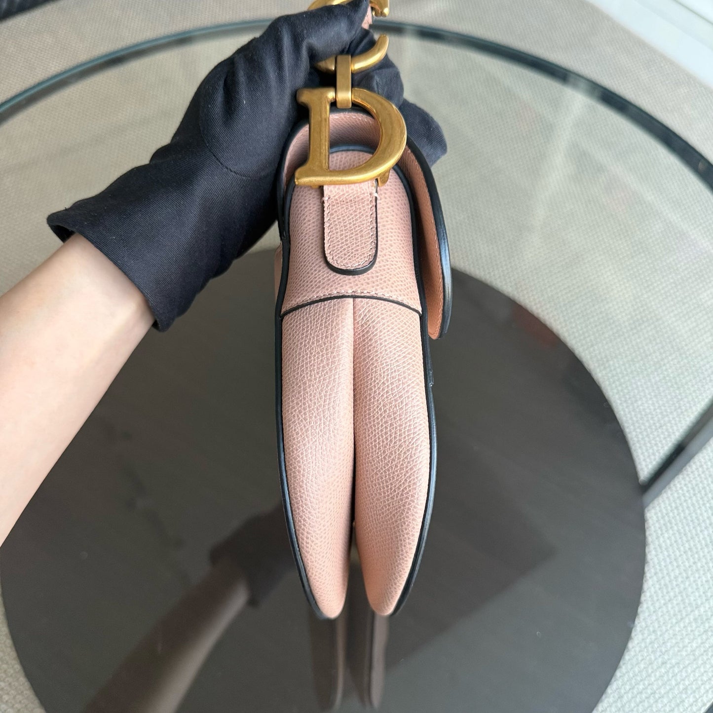 Kovancy Saddle Medium - Cuir de veau grainé Nude Rose Blush Ferrures dorées