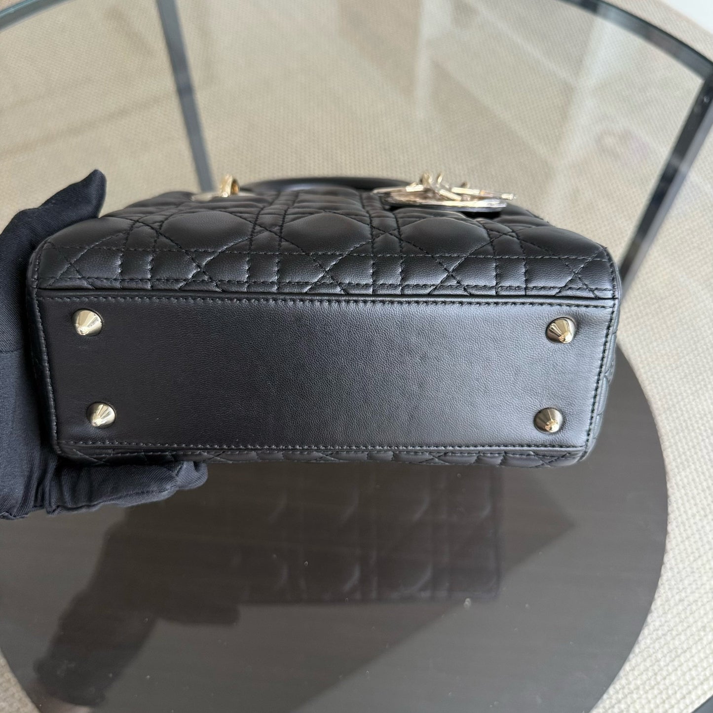 Kovancy Lady Petit modèle - Cuir d'agneau Cannage noir et matériel doré