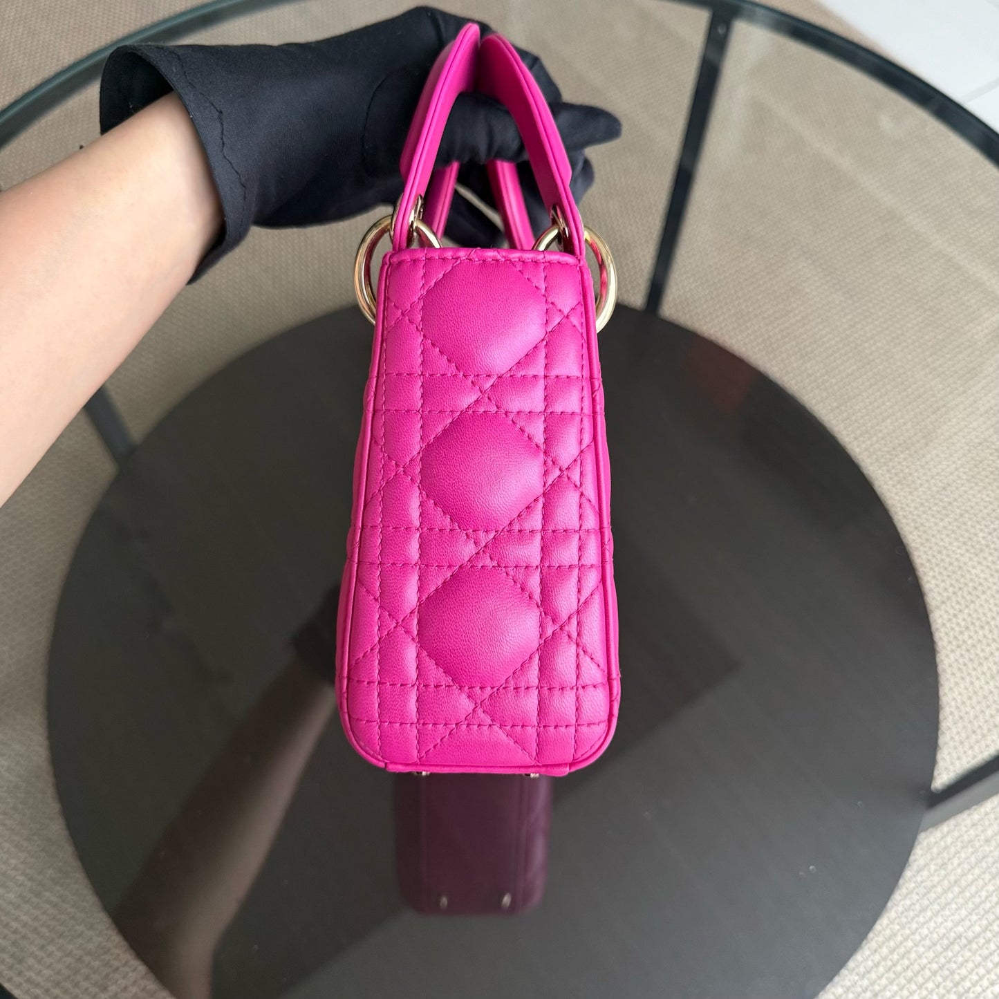 Kovancy Lady Mini - Bandoulière en cuir d'agneau Cannage rose vif avec chaîne et quincaillerie dorée