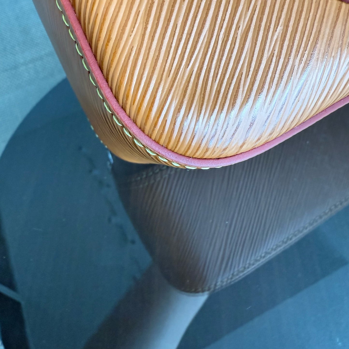 Kovancy Pochette monogramme en cuir épi Marelle Gold Miel Epi