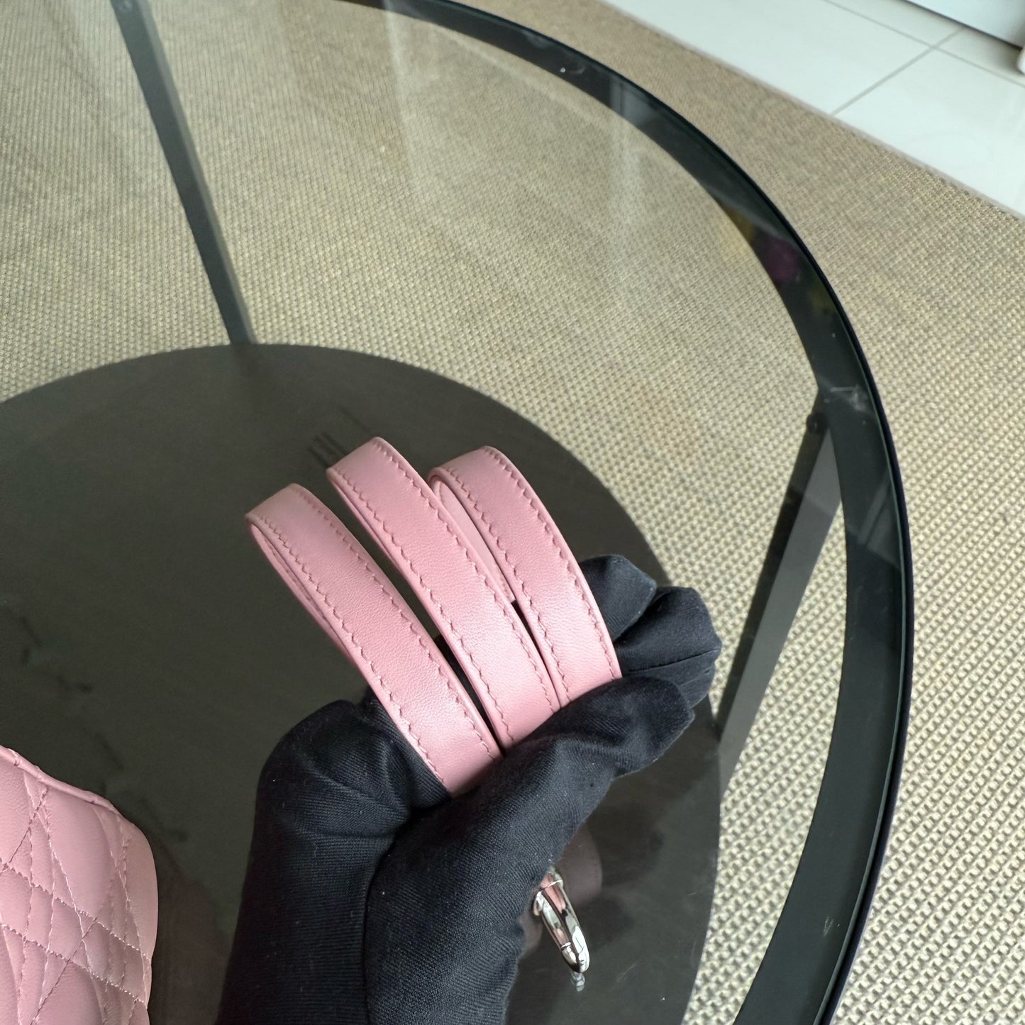 Kovancy Lady Cannage moyen en cuir d'agneau rose avec accessoires argentés