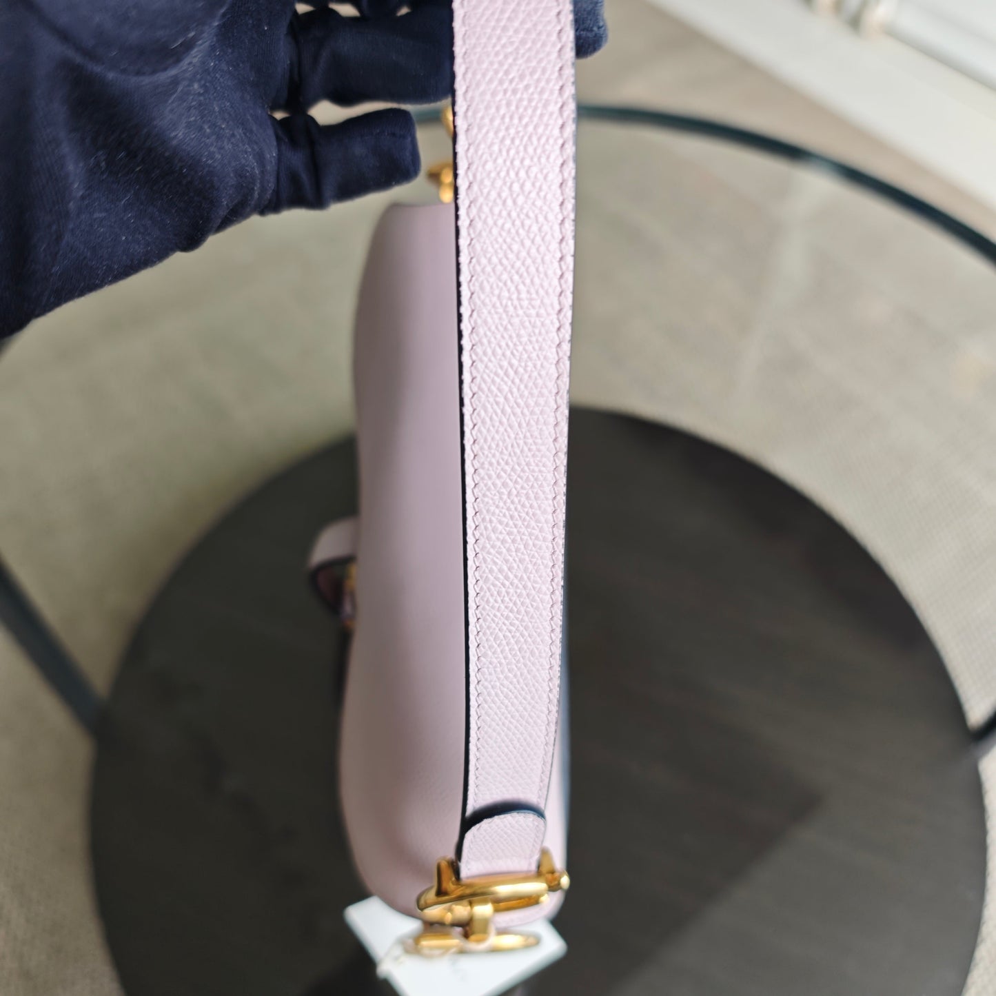 Kovancy Saddle Medium - Rose clair caviar, finitions dorées