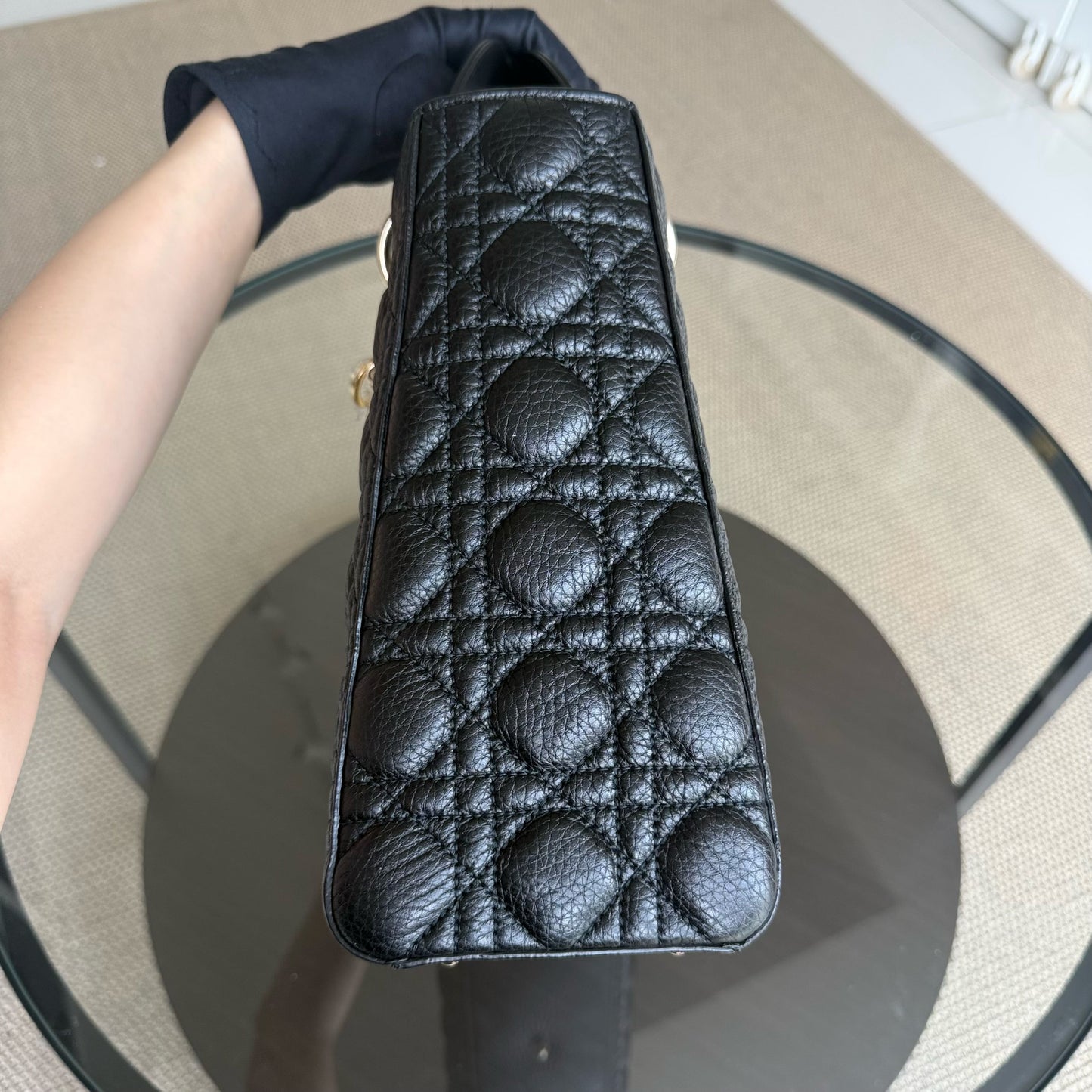 Kovancy Lady Grand rabat en cuir caviar cannage noir GHW sans bandoulière