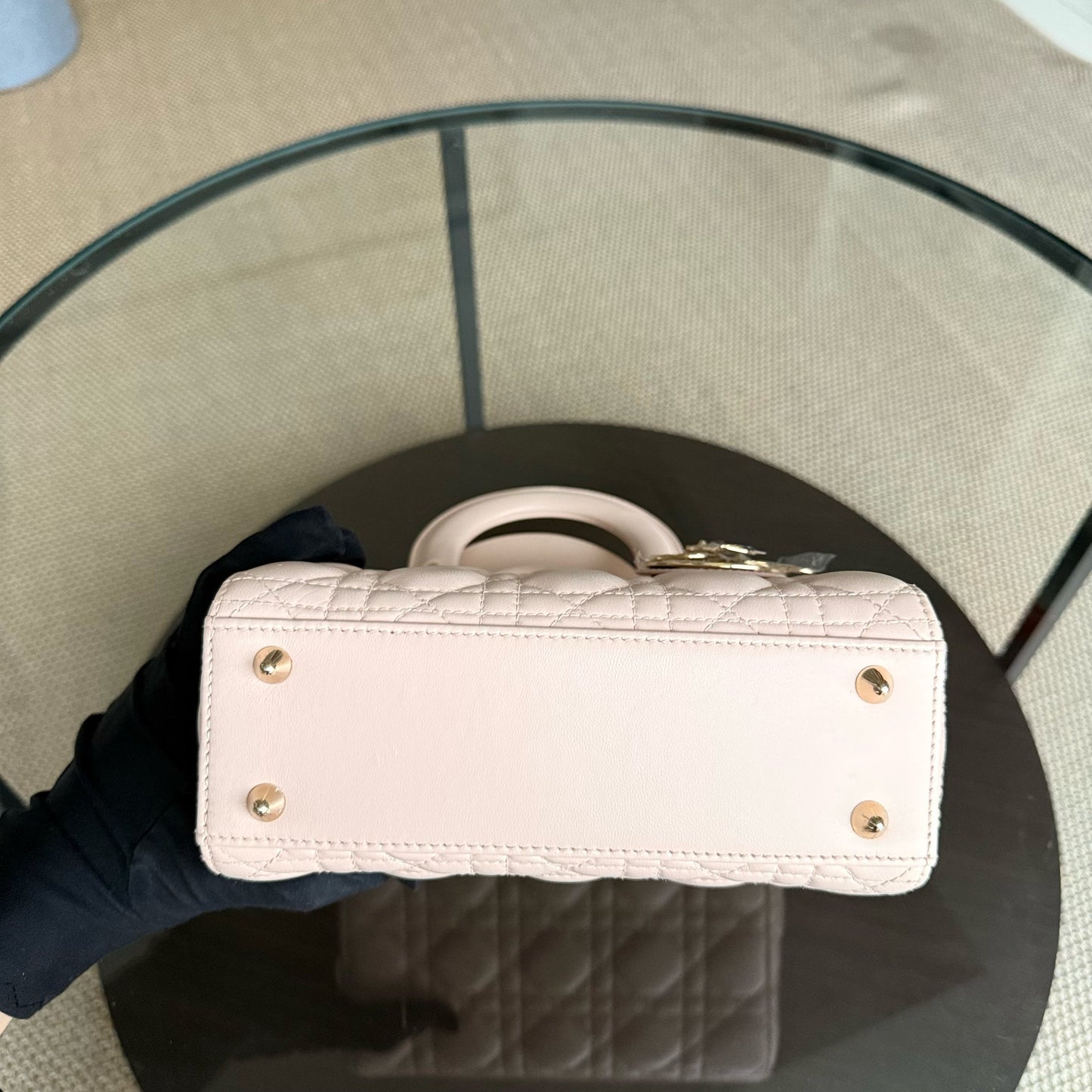 Kovancy Lady Petit rabat ABC - Cuir d'agneau Cannage rose poudré, quincaillerie dorée MyABC