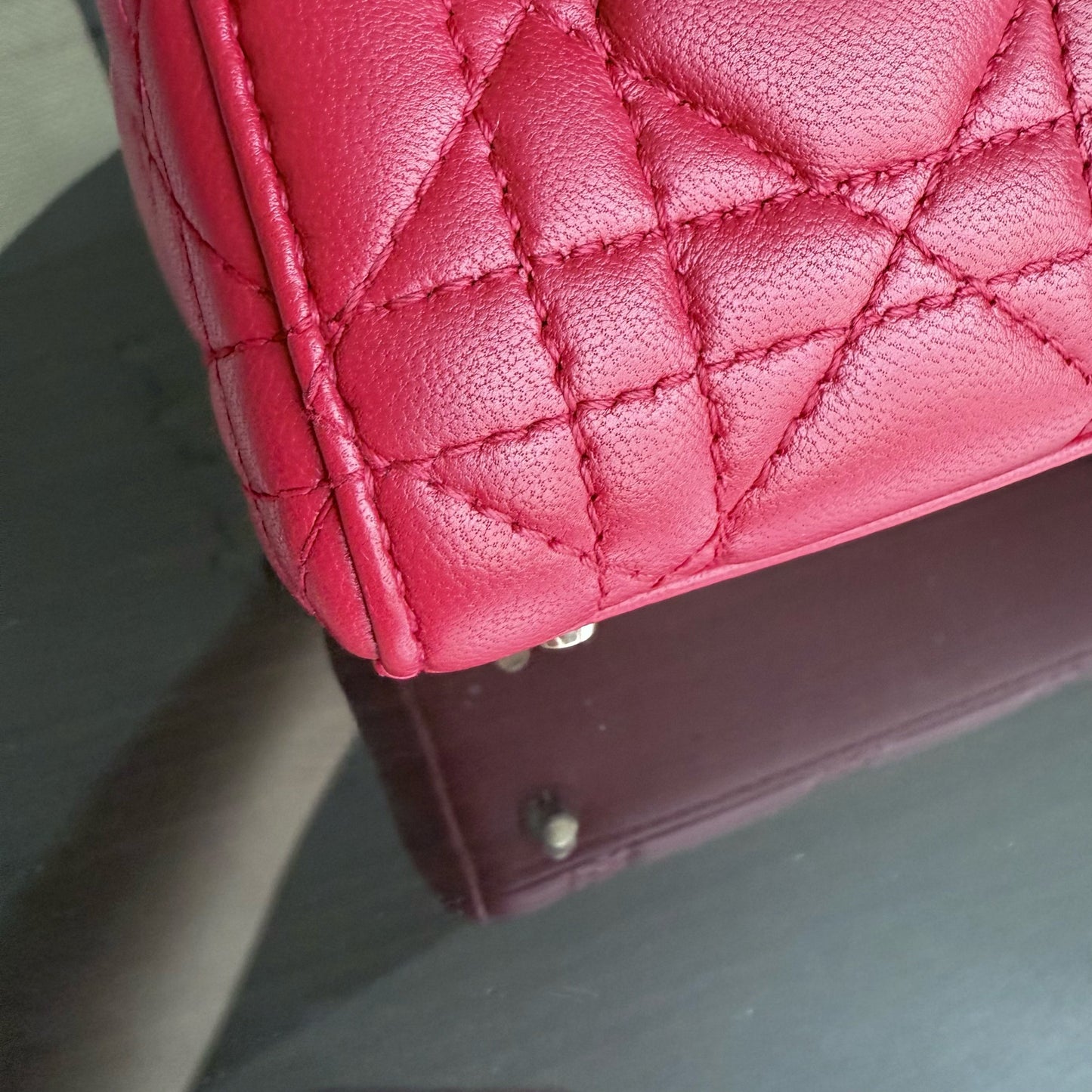 Kovancy Lady Mini - Bandoulière réglable en cuir d'agneau Cannage rouge et matériel doré
