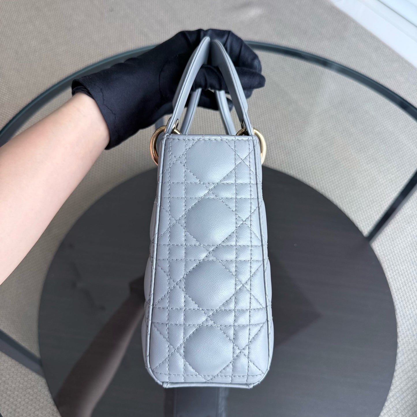 Kovancy Lady Petit - Cuir d'agneau Cannage Gris clair Quincaillerie grise et dorée
