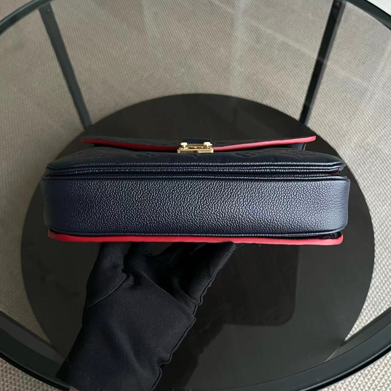 Kovancy Pochette Metis Calfskin Empreinte Marine Rouge Matériel Doré