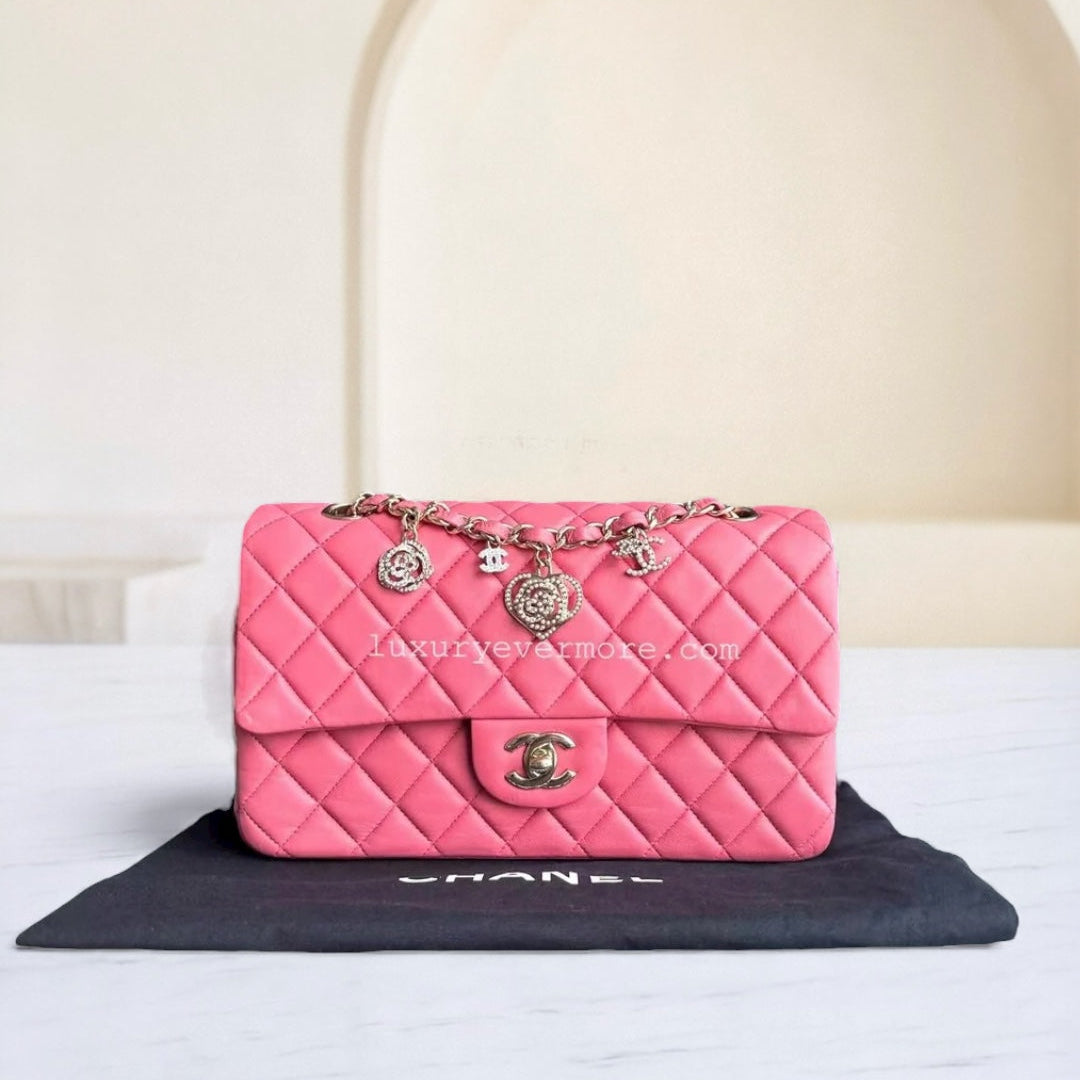 CHANEL Classic Flap Medium