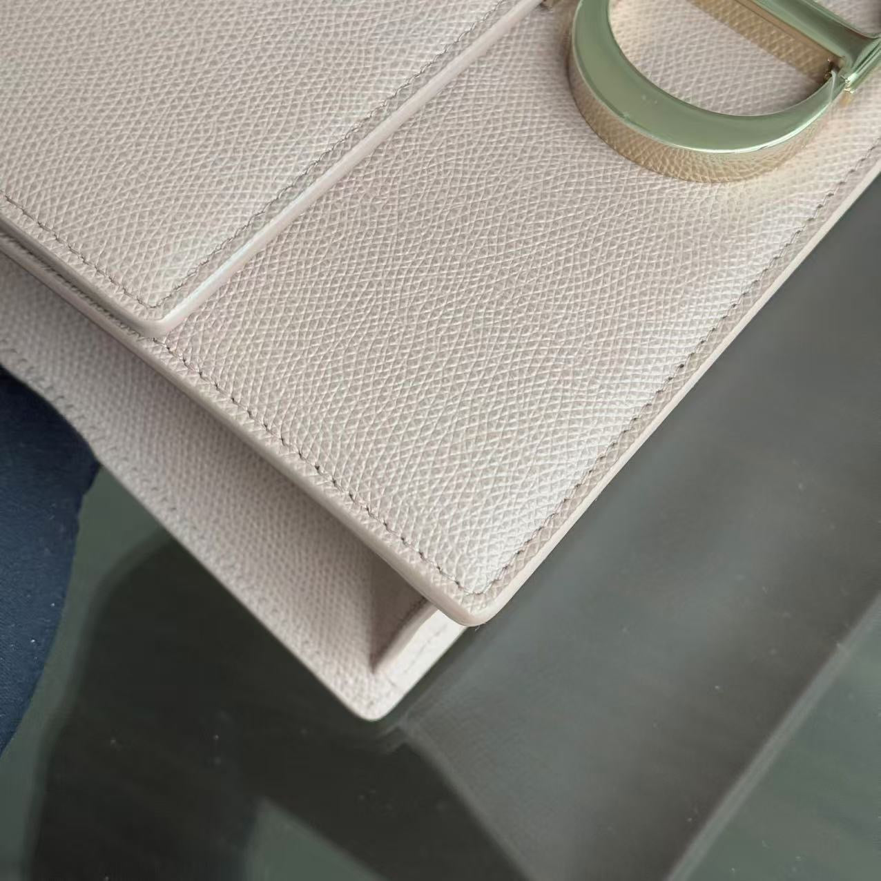 Kovancy Sac Chaine 30 Montaigne - Cuir de Veau Grainé Caviar Nude Rose Accastillage Doré