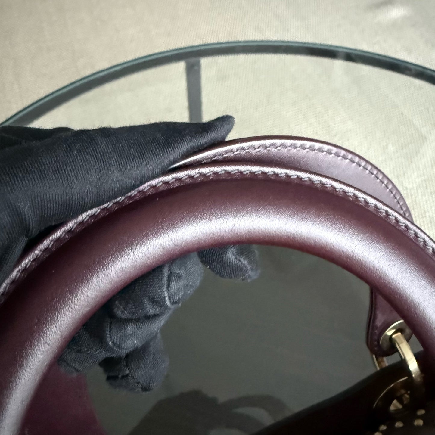 Kovancy Lady Rabat moyen - Cuir de veau Cannage clouté, rouge bordeaux, accessoires dorés