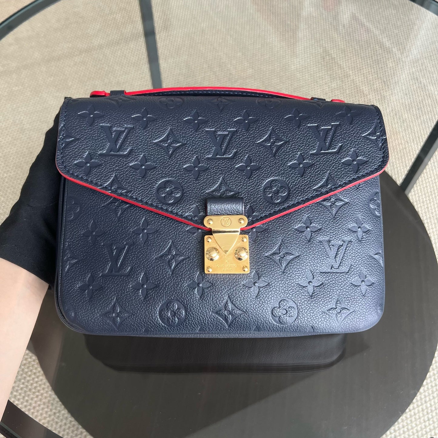 Kovancy Pochette Metis - Empreinte Monogram Marine Rouge Bleu Marine Or Quincaillerie