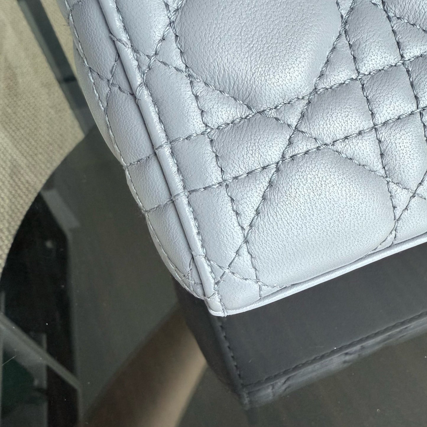 Kovancy Lady D-Joy Small - Cuir d'agneau Cannage gris, quincaillerie dorée