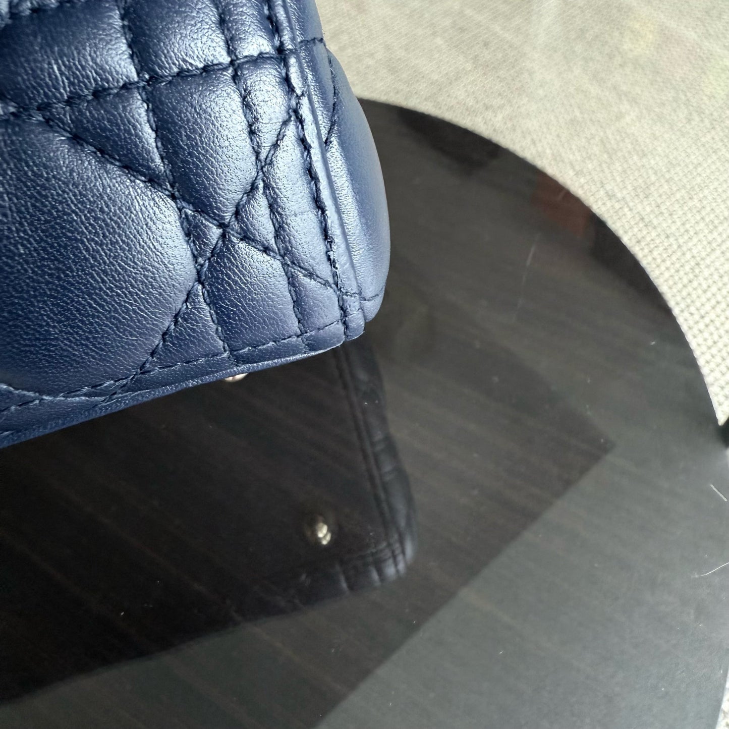Kovancy Lady Grand rabat - Cuir d'agneau Canange bleu foncé, accessoires dorés