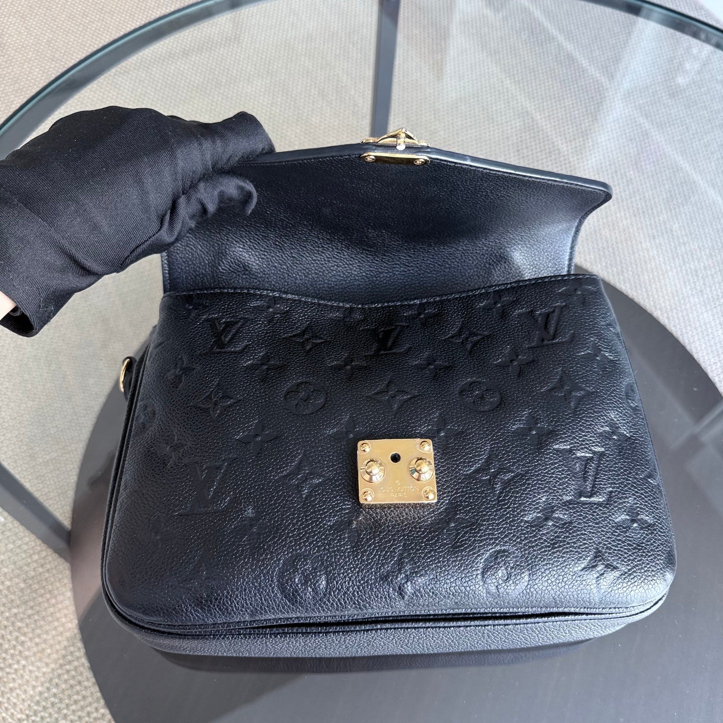 Kovancy Pochette Metis - Monogram Empreinte Cuir Noir Noir Or Quincaillerie