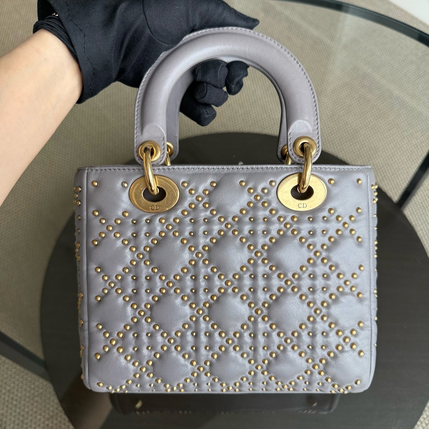 Kovancy Lady Petit - Cuir d'agneau clouté Cannage Gris Gris Quincaillerie dorée