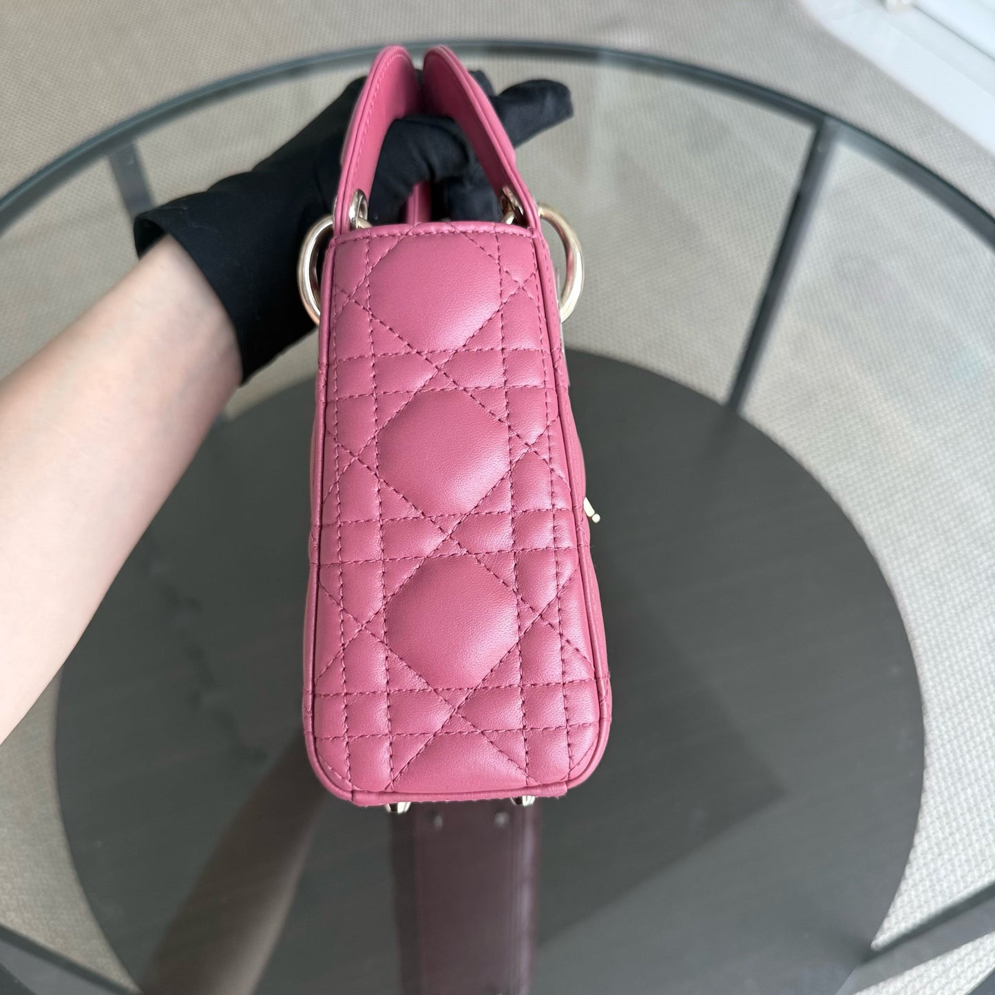 Kovancy Lady Mini - Nouvelle version du sac à rabat Cannage entièrement rose avec accessoires dorés