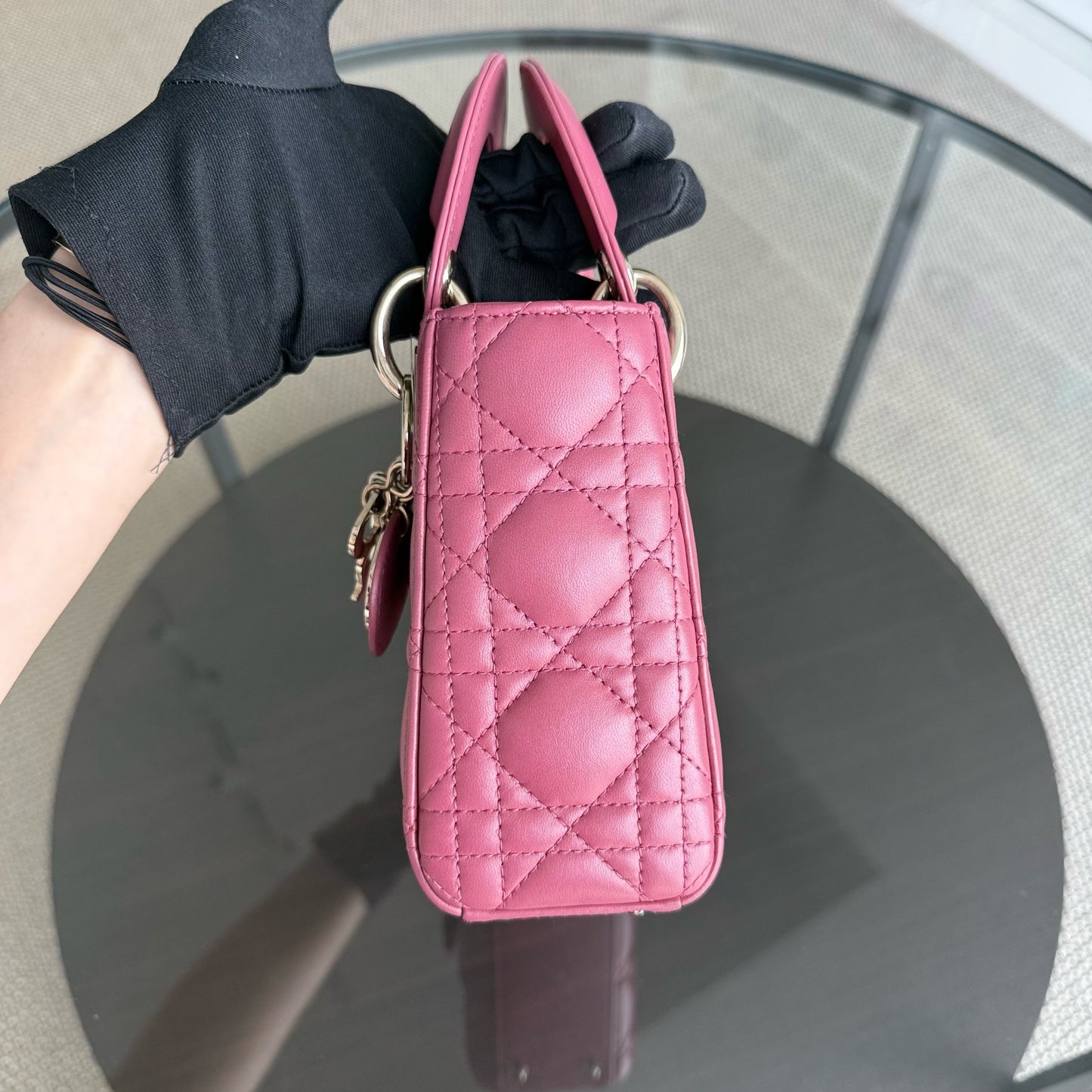 Kovancy Lady Mini - Nouvelle version du sac à rabat Cannage entièrement rose avec accessoires dorés