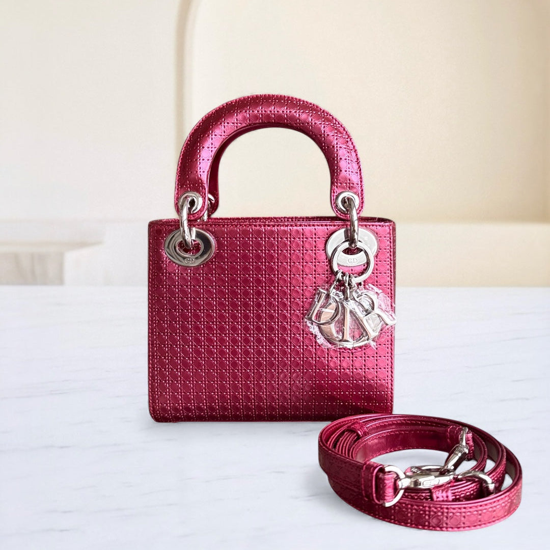 Kovancy Lady Mini - Cuir de veau micro-cannage rose métallisé, détails argentés, bandoulière ajustable