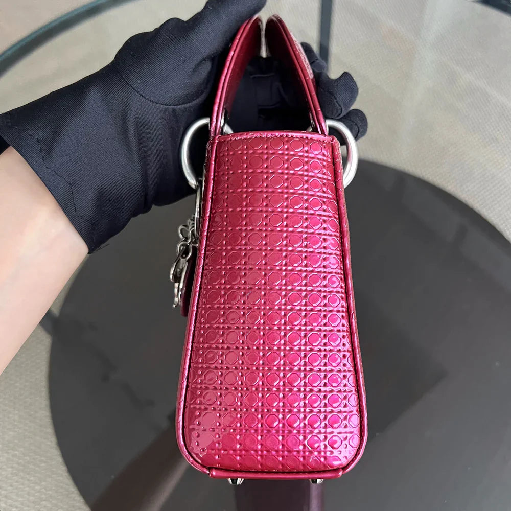 Kovancy Lady Mini - Cuir de veau micro-cannage rose métallisé, détails argentés, bandoulière ajustable