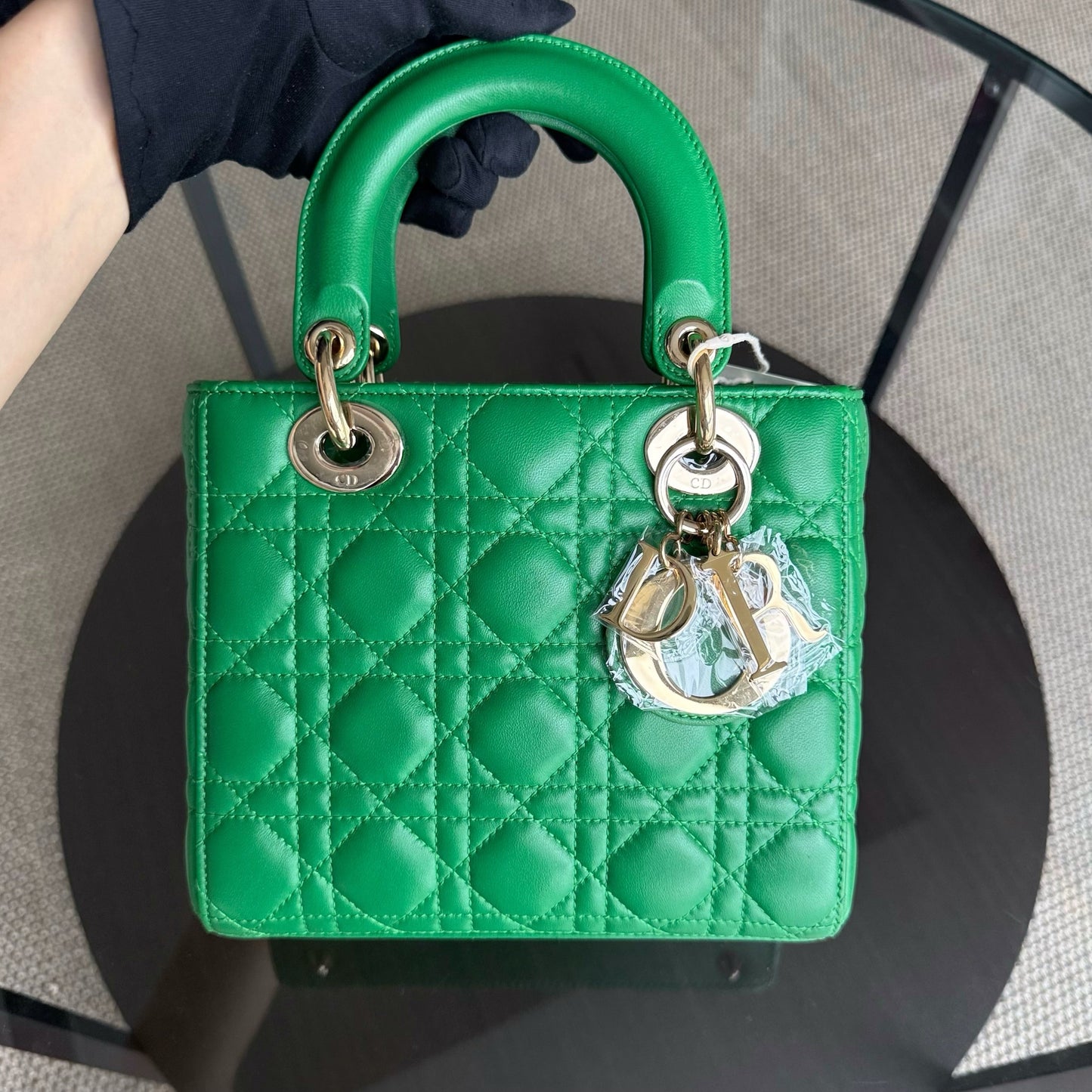 Kovancy Lady Petit rabat - Cuir d'agneau Cannage vert et finitions dorées