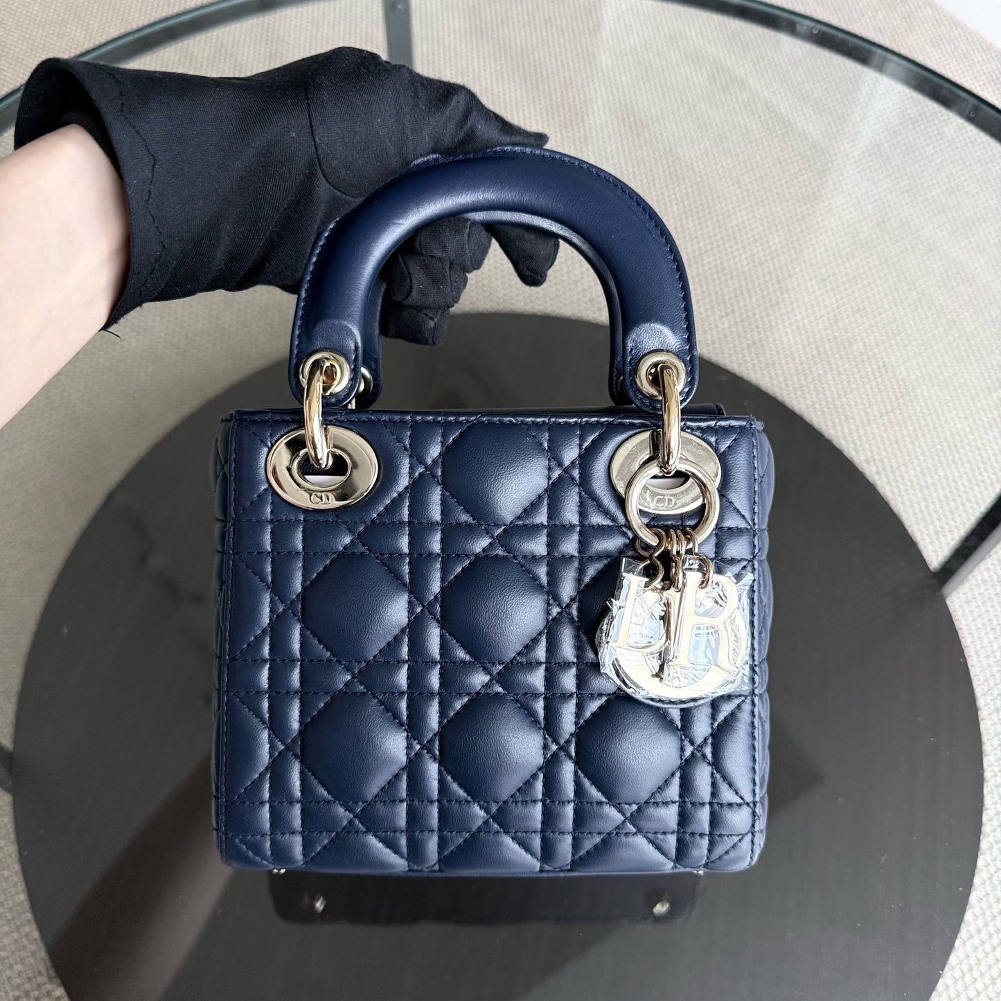 Kovancy Lady Mini - Bandoulière réglable en cuir d'agneau Cannage bleu foncé avec finitions dorées