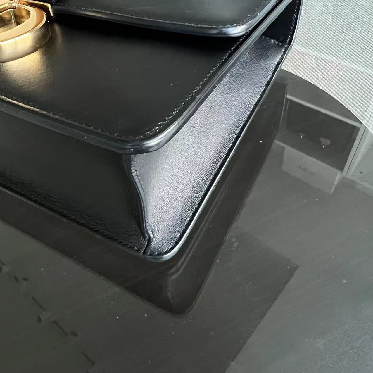 Kovancy 30 Montaigne - Cuir de veau lisse noir accastillage doré avec bandoulière