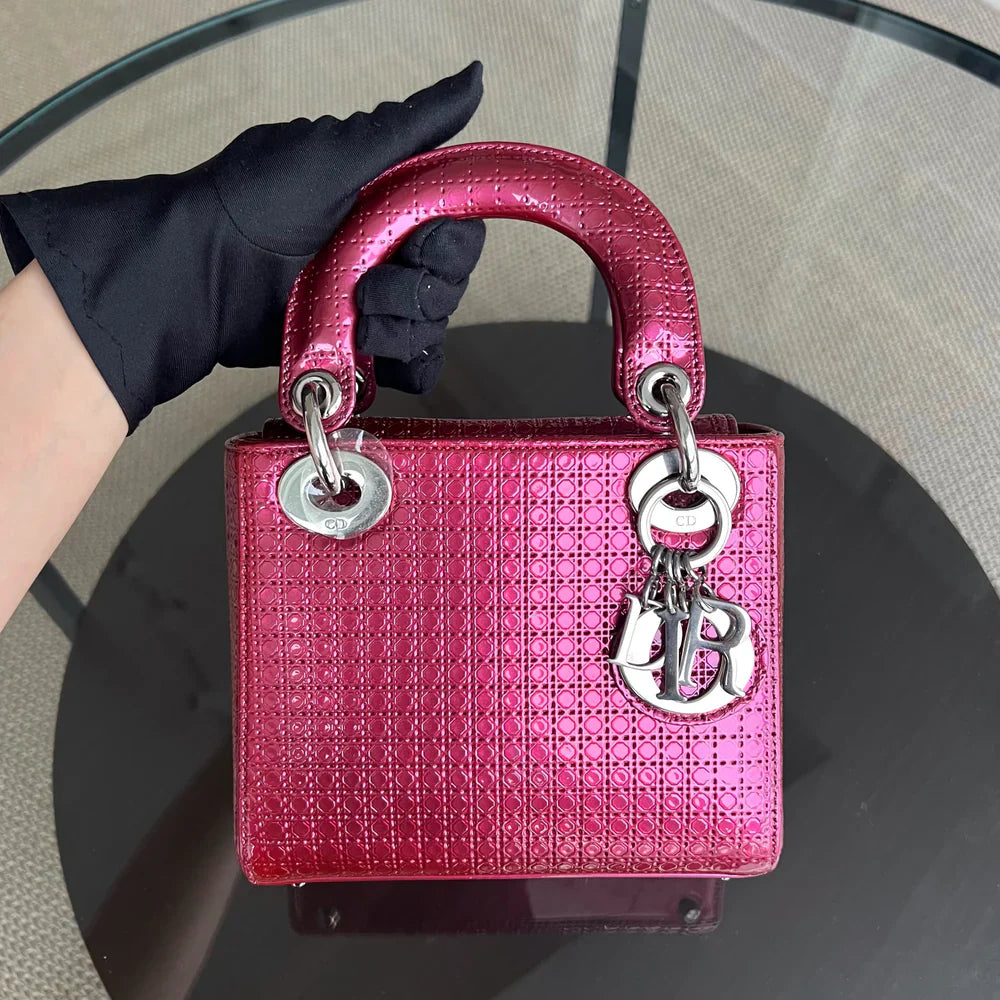 Kovancy Lady Mini - Cuir de veau micro-cannage rose métallisé, détails argentés, bandoulière ajustable