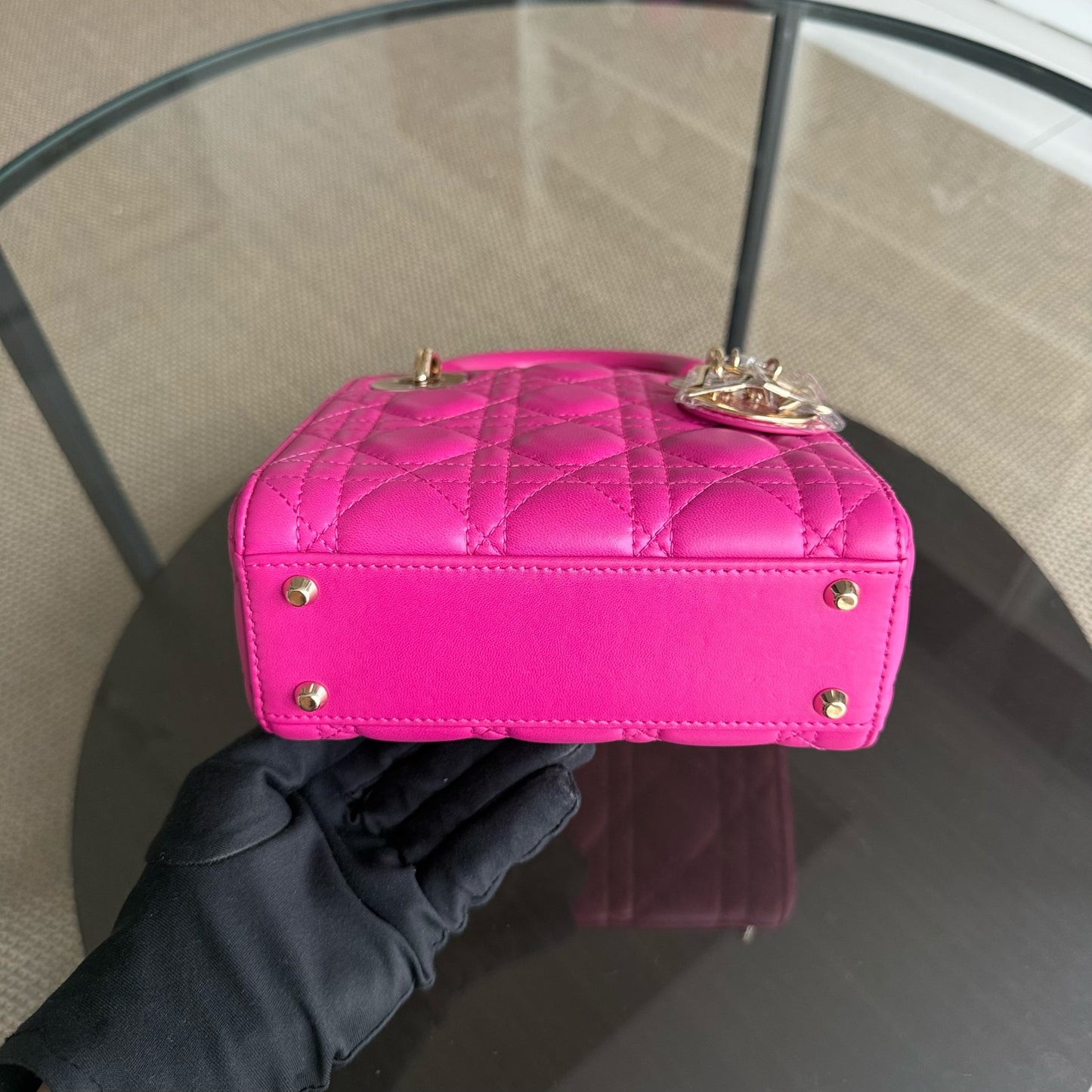 Kovancy Lady Mini - Bandoulière en cuir d'agneau Cannage rose vif avec chaîne et quincaillerie dorée