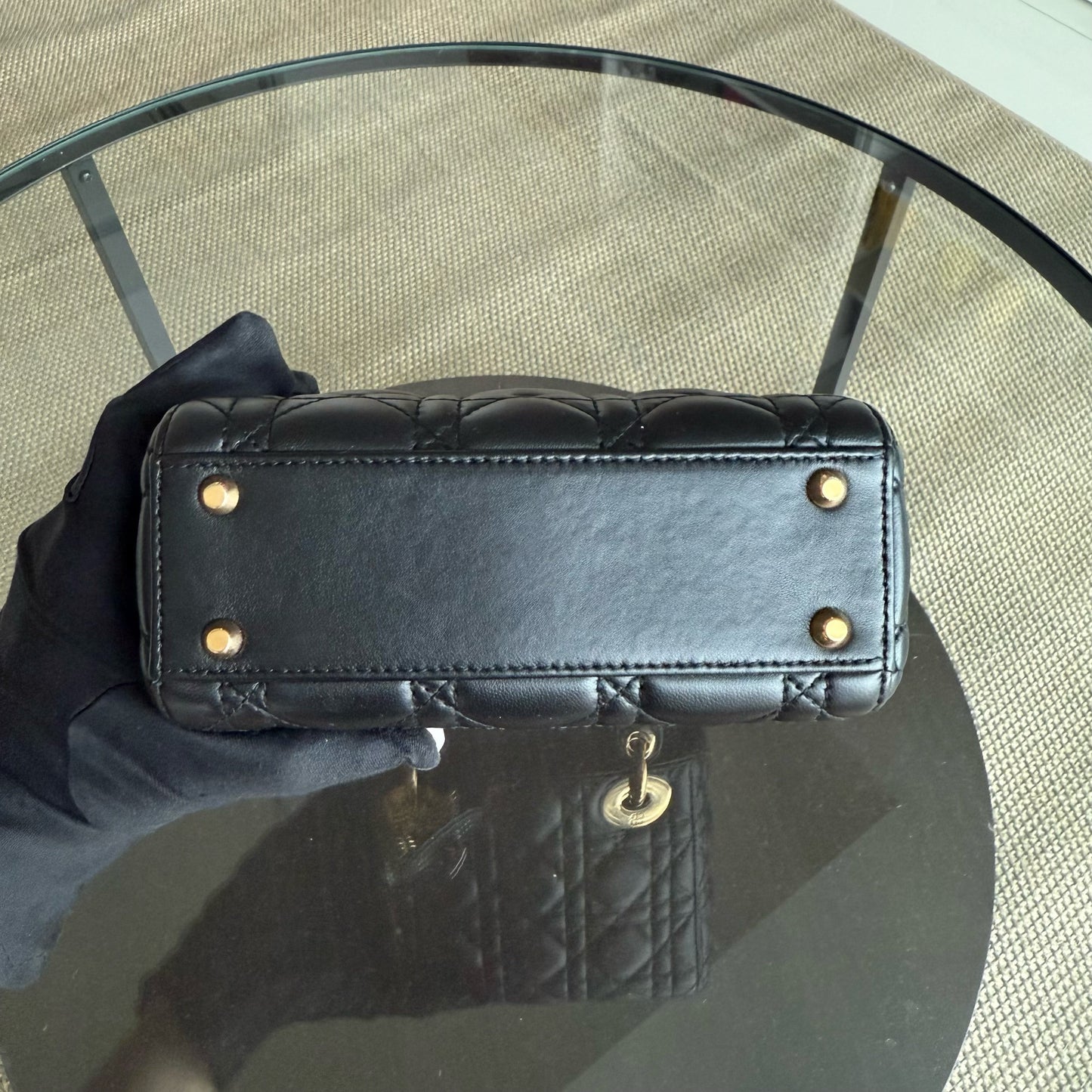 Kovancy Lady Mini - Bandoulière réglable en cuir d'agneau noir Cannage avec quincaillerie dorée