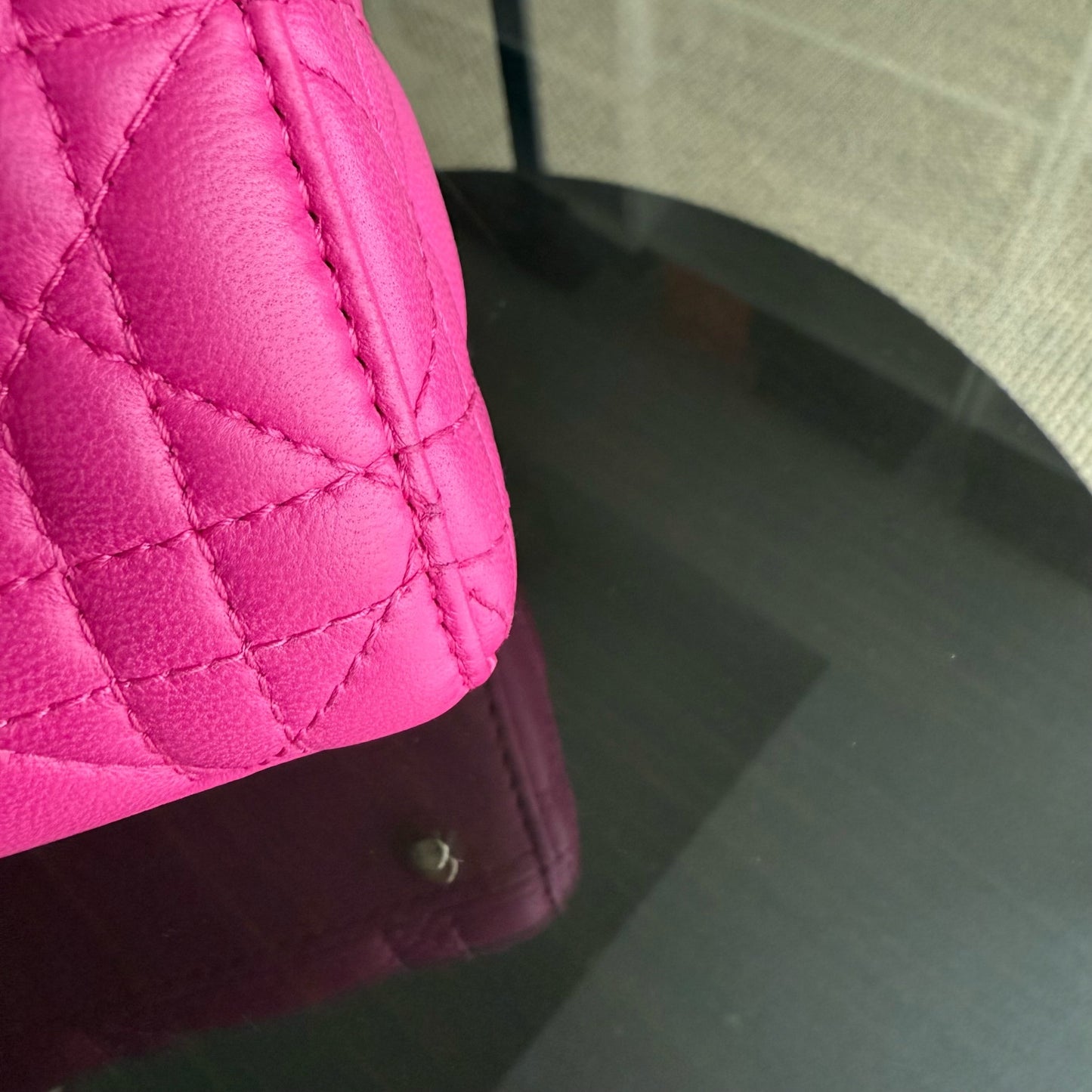 Kovancy Lady Mini - Bandoulière en cuir d'agneau Cannage rose vif avec chaîne et quincaillerie dorée