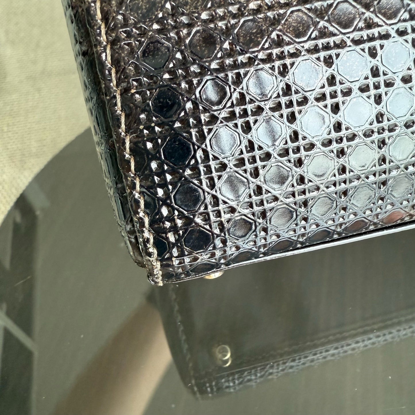 Kovancy Lady Mini - Cuir de veau micro-cannage métallisé doré, détails dorés, bandoulière ajustable