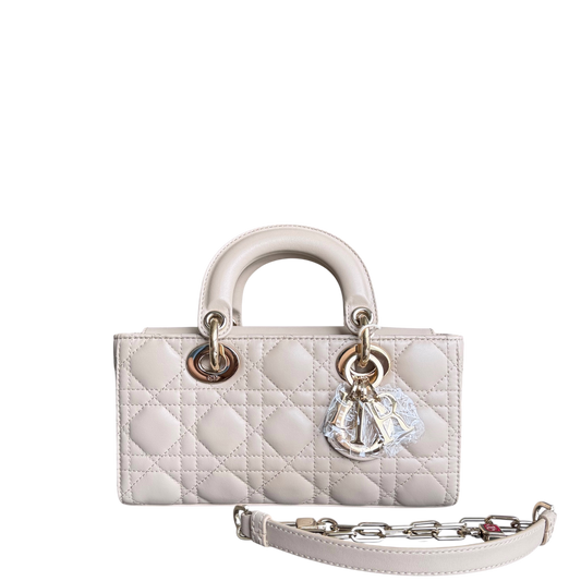 Kovancy Lady D-Joy Small - Cuir d'agneau Cannage beige, finitions dorées, bracelet unique